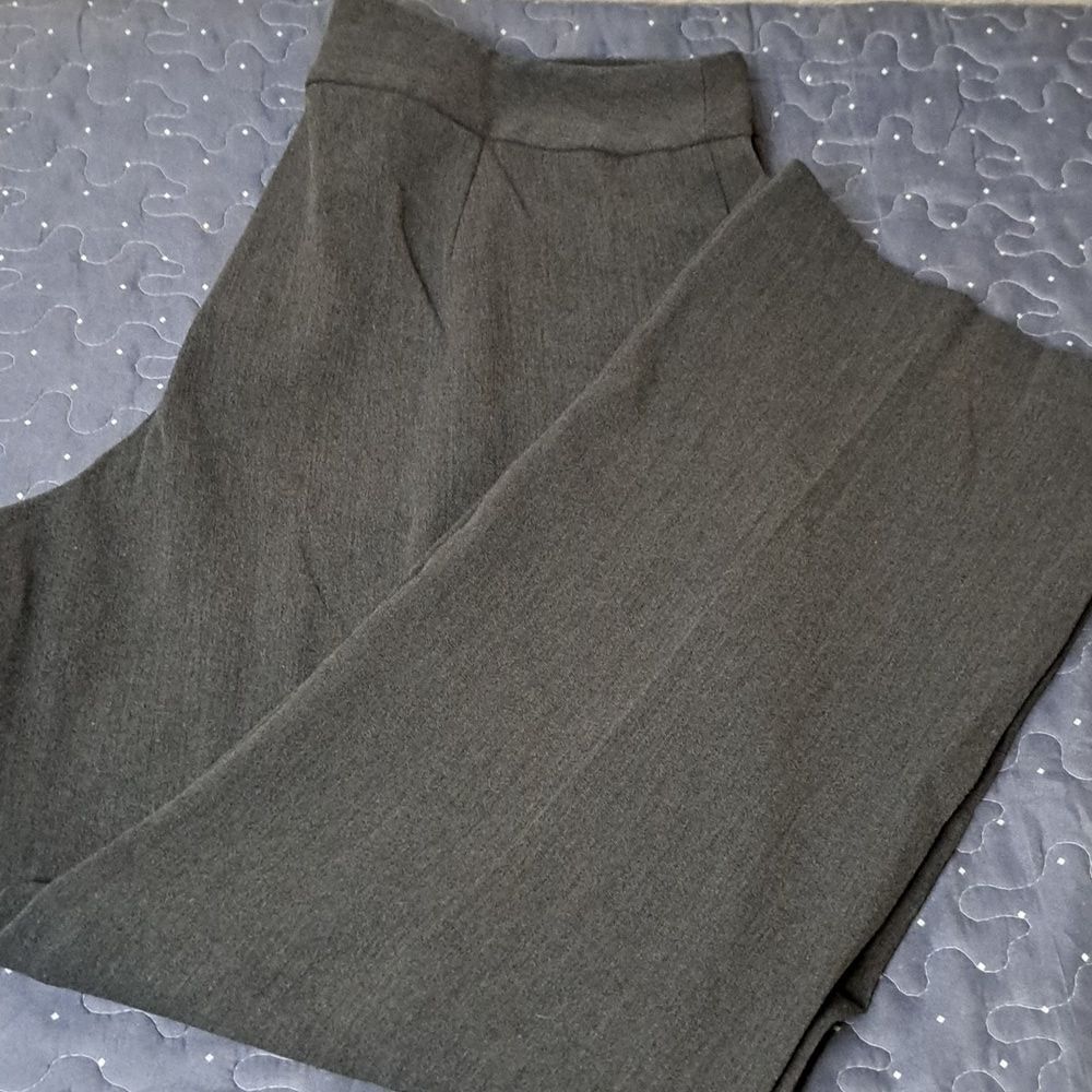 Elegant Women's Gray Pants